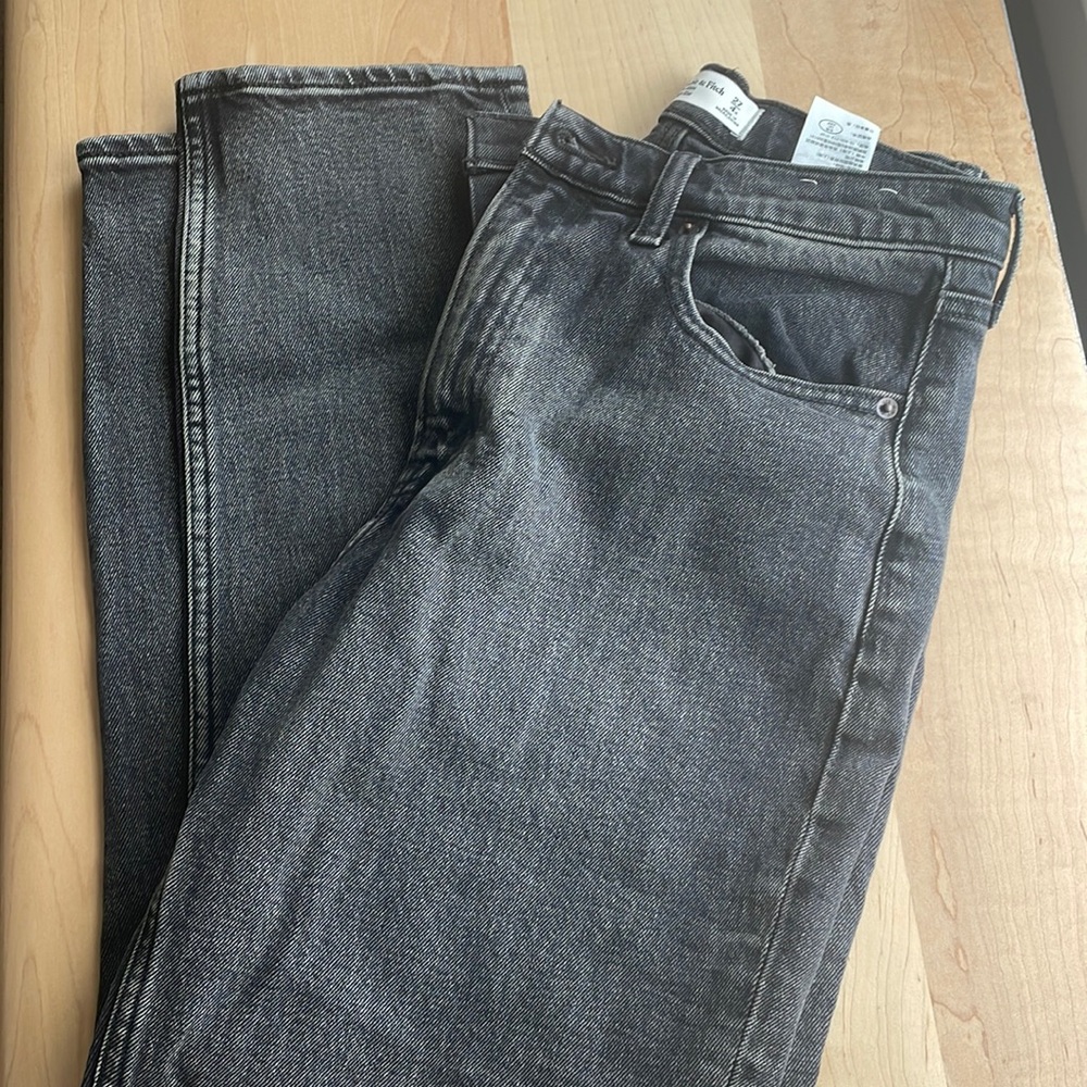 Abercrombie & Fitch Jeans - “the mom high rise”